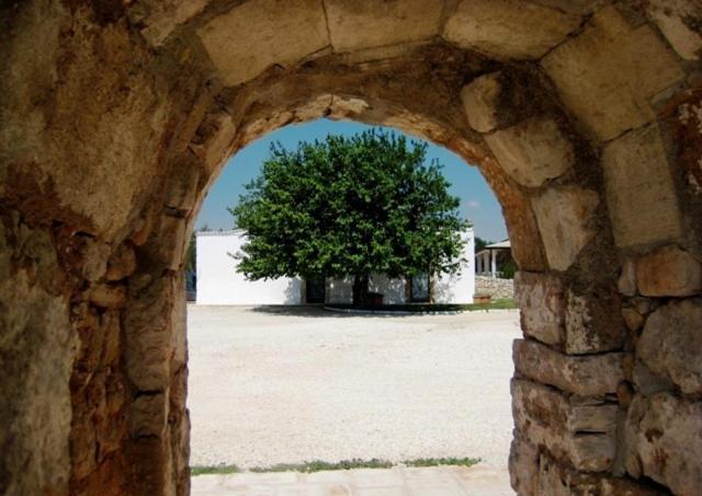 Masseria Quis Ut Deus Crispiano Bagian luar foto